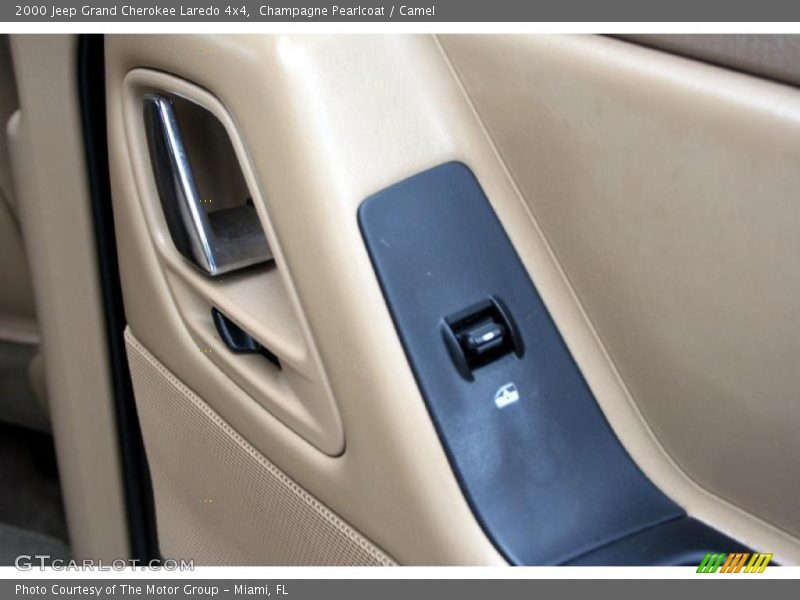 Champagne Pearlcoat / Camel 2000 Jeep Grand Cherokee Laredo 4x4