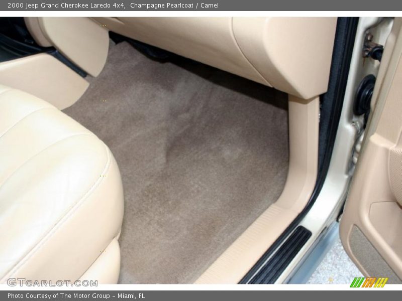 Champagne Pearlcoat / Camel 2000 Jeep Grand Cherokee Laredo 4x4