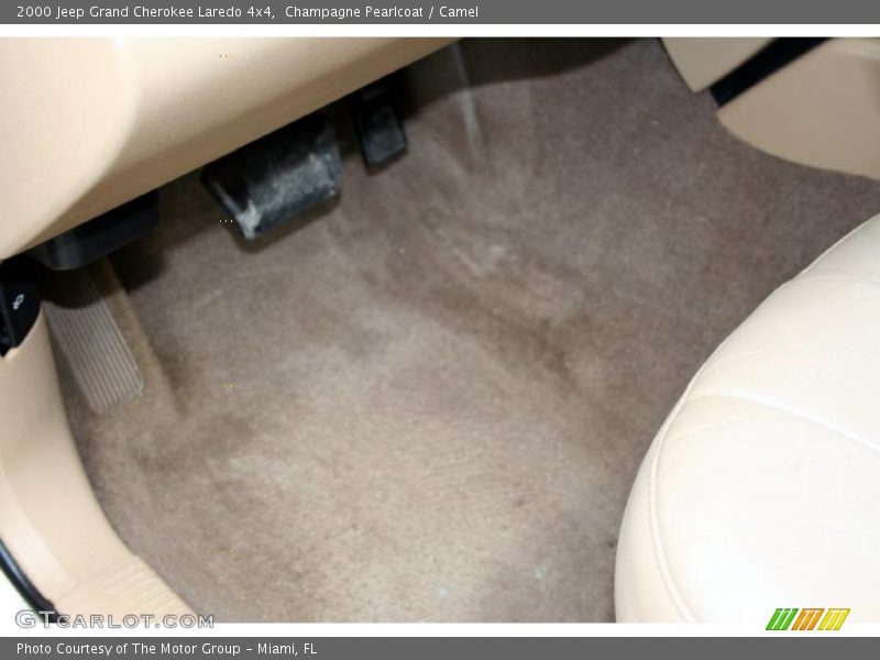 Champagne Pearlcoat / Camel 2000 Jeep Grand Cherokee Laredo 4x4