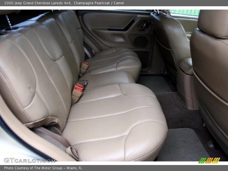 Champagne Pearlcoat / Camel 2000 Jeep Grand Cherokee Laredo 4x4
