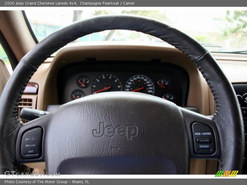 Champagne Pearlcoat / Camel 2000 Jeep Grand Cherokee Laredo 4x4