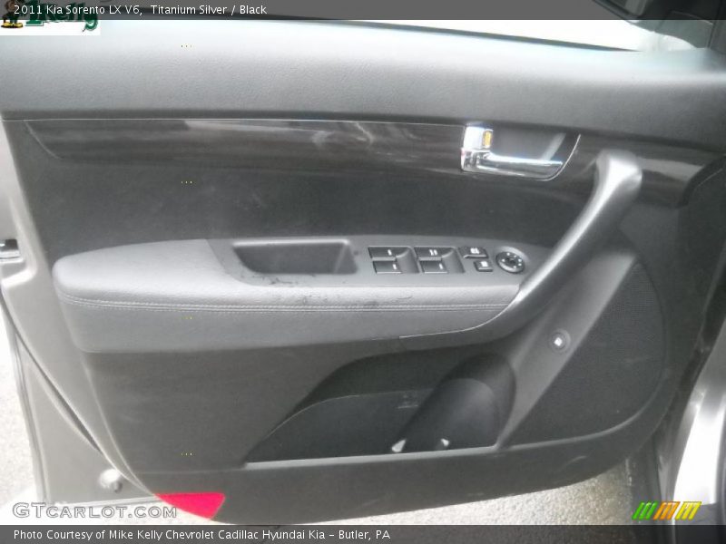 Titanium Silver / Black 2011 Kia Sorento LX V6