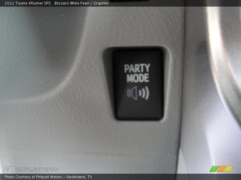 Blizzard White Pearl / Graphite 2011 Toyota 4Runner SR5