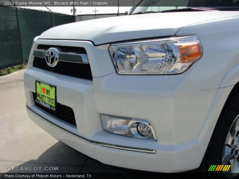 Blizzard White Pearl / Graphite 2011 Toyota 4Runner SR5