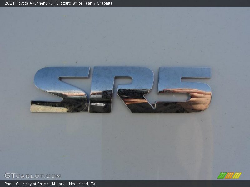 Blizzard White Pearl / Graphite 2011 Toyota 4Runner SR5