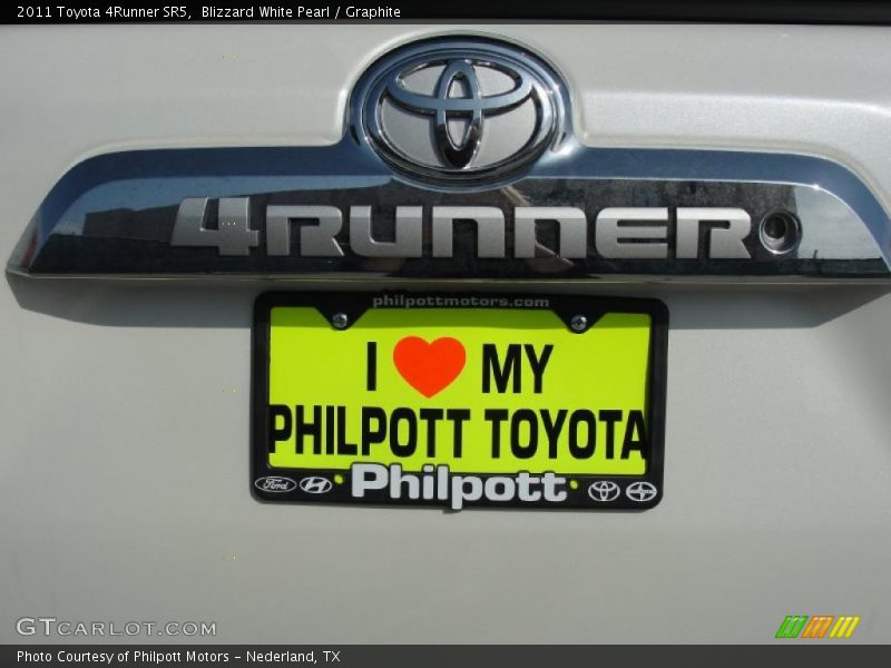 Blizzard White Pearl / Graphite 2011 Toyota 4Runner SR5