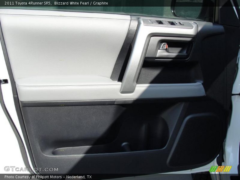 Blizzard White Pearl / Graphite 2011 Toyota 4Runner SR5