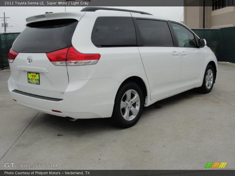 Super White / Light Gray 2011 Toyota Sienna LE