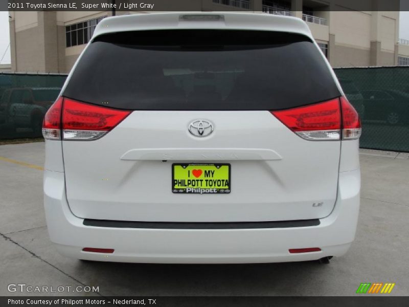 Super White / Light Gray 2011 Toyota Sienna LE