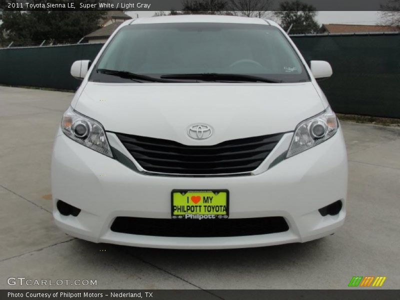 Super White / Light Gray 2011 Toyota Sienna LE