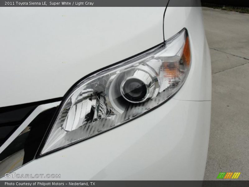 Super White / Light Gray 2011 Toyota Sienna LE