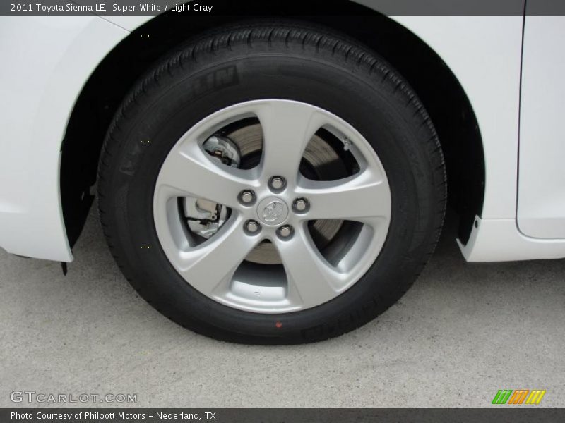 Super White / Light Gray 2011 Toyota Sienna LE