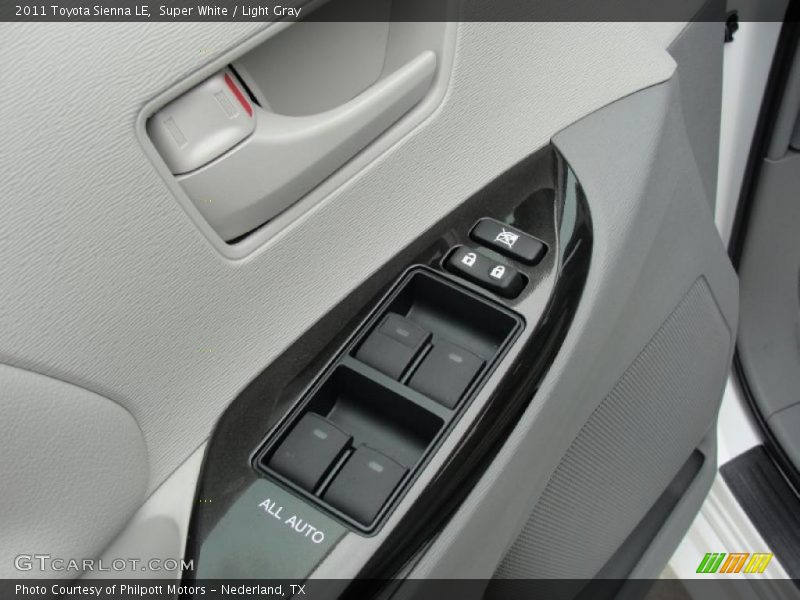 Super White / Light Gray 2011 Toyota Sienna LE