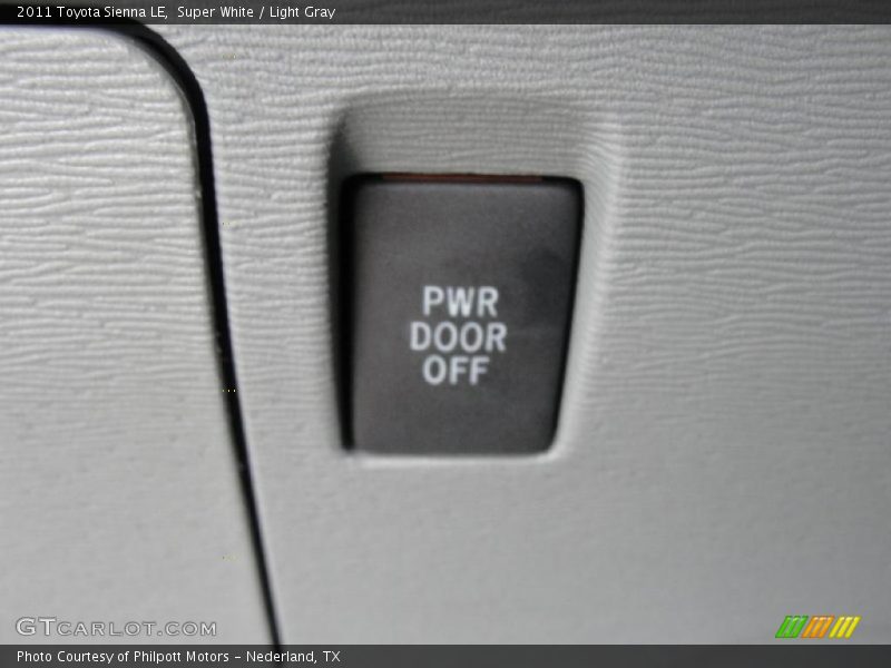 Super White / Light Gray 2011 Toyota Sienna LE