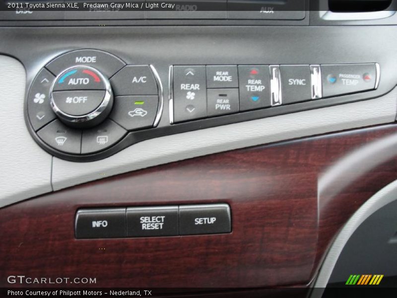 Controls of 2011 Sienna XLE