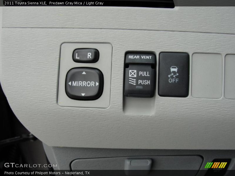 Controls of 2011 Sienna XLE