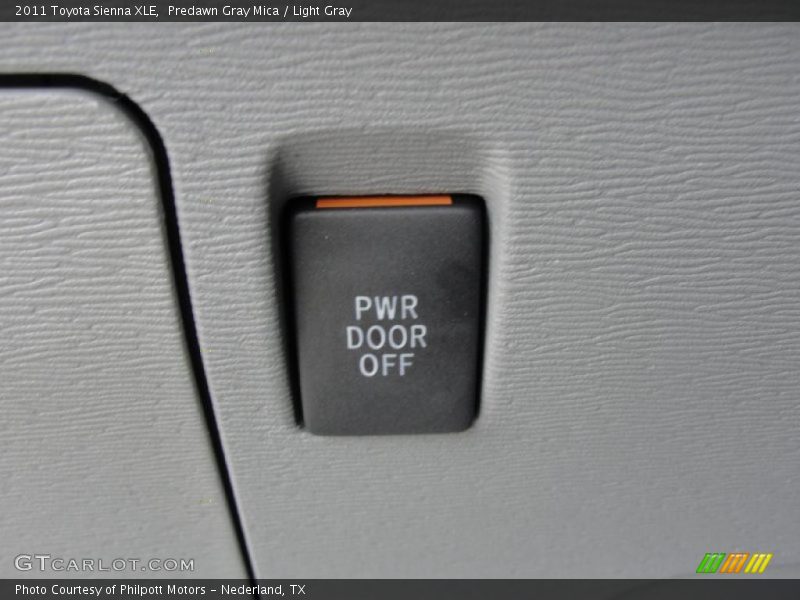 Controls of 2011 Sienna XLE