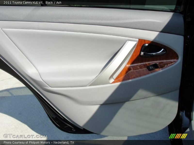 Black / Ash 2011 Toyota Camry XLE V6