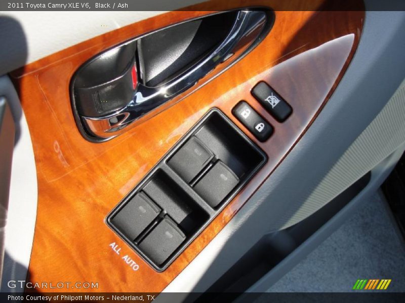 Black / Ash 2011 Toyota Camry XLE V6