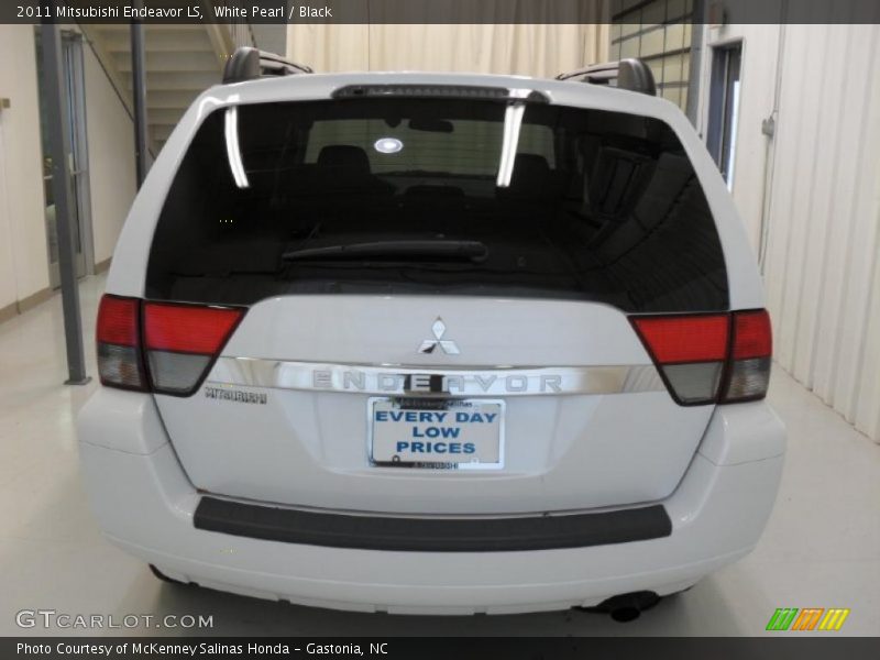 White Pearl / Black 2011 Mitsubishi Endeavor LS