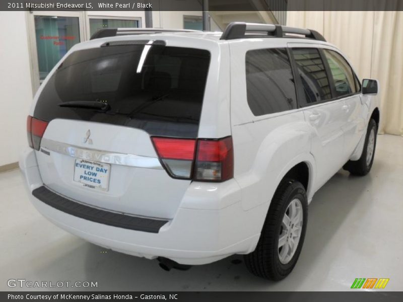 White Pearl / Black 2011 Mitsubishi Endeavor LS