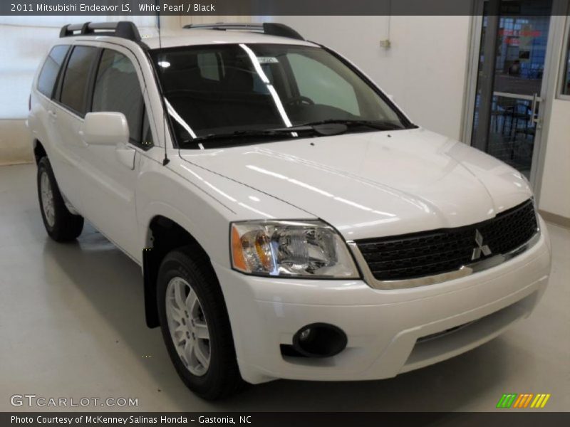White Pearl / Black 2011 Mitsubishi Endeavor LS