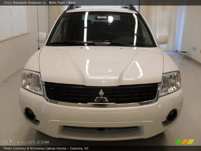 White Pearl / Black 2011 Mitsubishi Endeavor LS