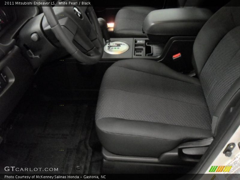 White Pearl / Black 2011 Mitsubishi Endeavor LS