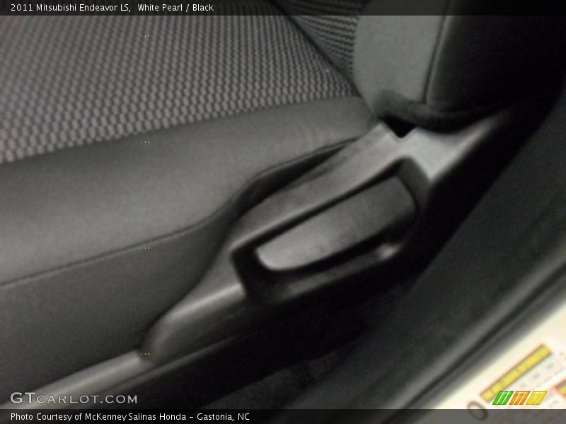 White Pearl / Black 2011 Mitsubishi Endeavor LS