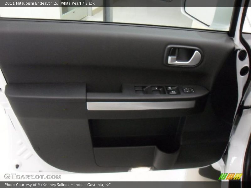White Pearl / Black 2011 Mitsubishi Endeavor LS