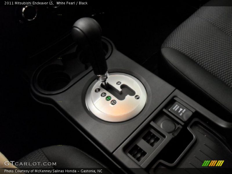 White Pearl / Black 2011 Mitsubishi Endeavor LS