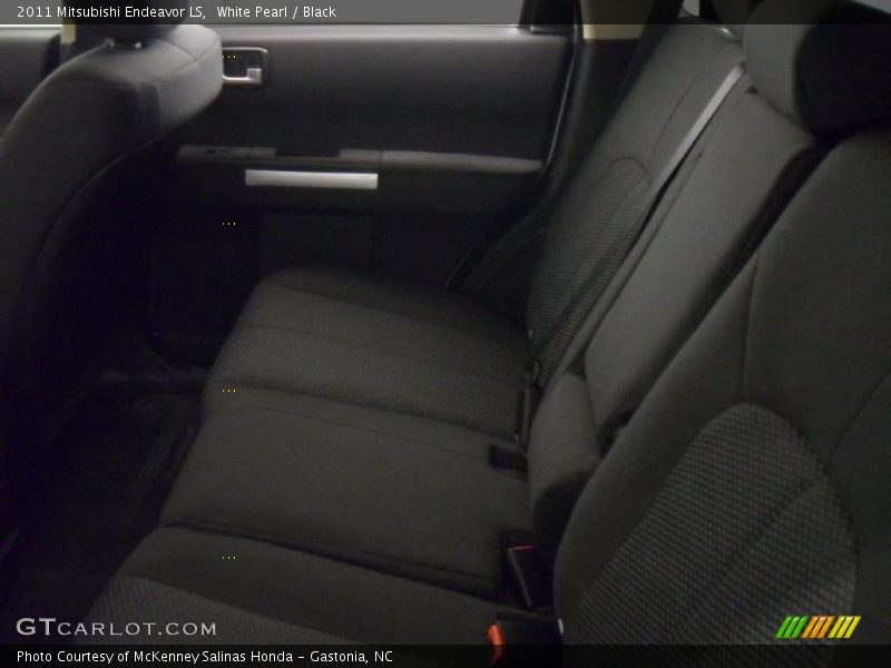 White Pearl / Black 2011 Mitsubishi Endeavor LS
