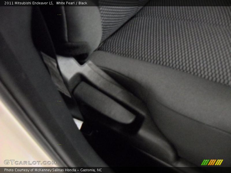 White Pearl / Black 2011 Mitsubishi Endeavor LS