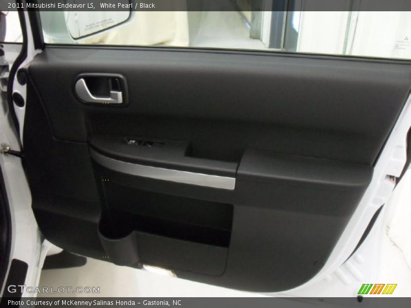 White Pearl / Black 2011 Mitsubishi Endeavor LS