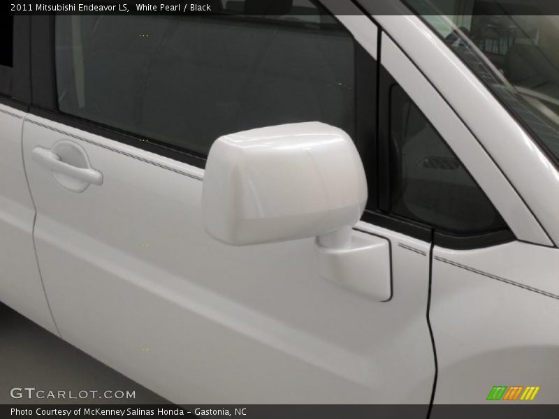 White Pearl / Black 2011 Mitsubishi Endeavor LS