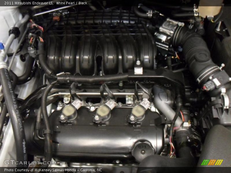 White Pearl / Black 2011 Mitsubishi Endeavor LS