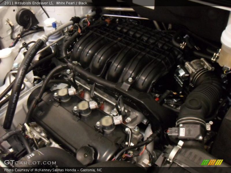 White Pearl / Black 2011 Mitsubishi Endeavor LS