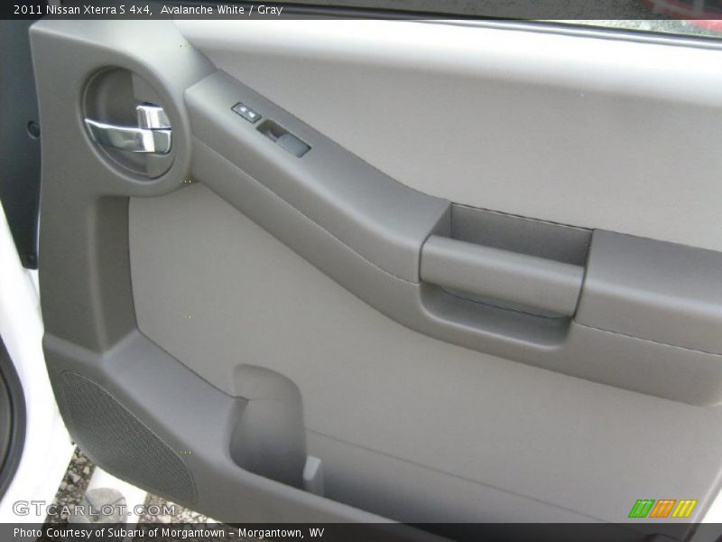 Avalanche White / Gray 2011 Nissan Xterra S 4x4
