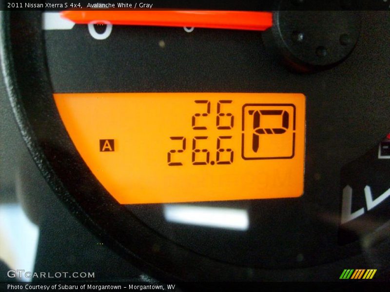 Avalanche White / Gray 2011 Nissan Xterra S 4x4
