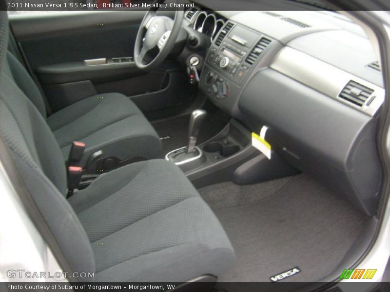 Dashboard of 2011 Versa 1.8 S Sedan