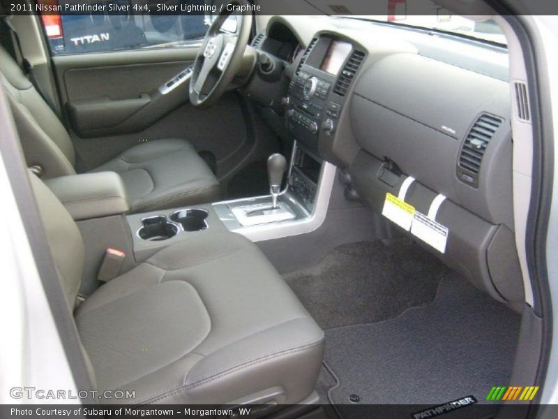  2011 Pathfinder Silver 4x4 Graphite Interior