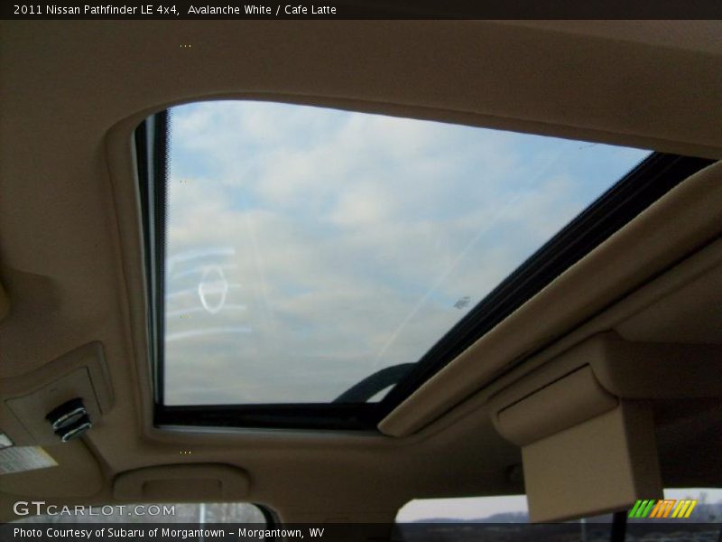 Sunroof of 2011 Pathfinder LE 4x4