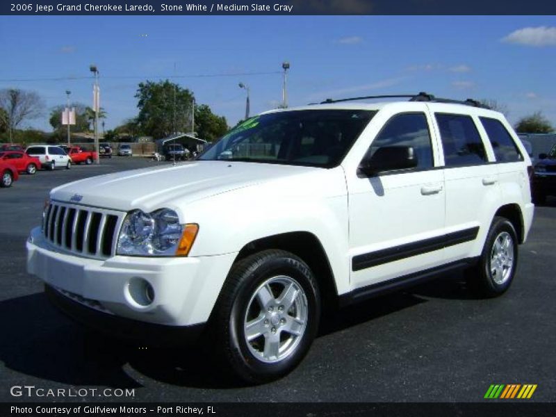 Front 3/4 View of 2006 Grand Cherokee Laredo