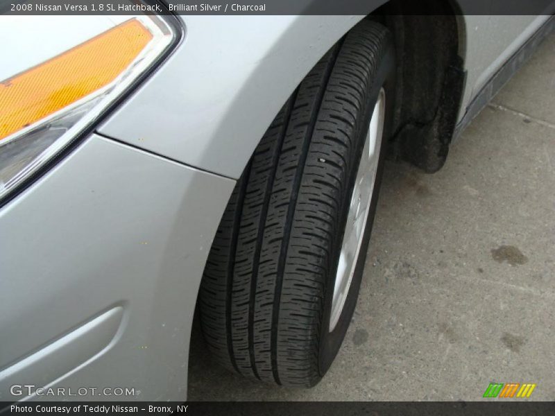 Brilliant Silver / Charcoal 2008 Nissan Versa 1.8 SL Hatchback