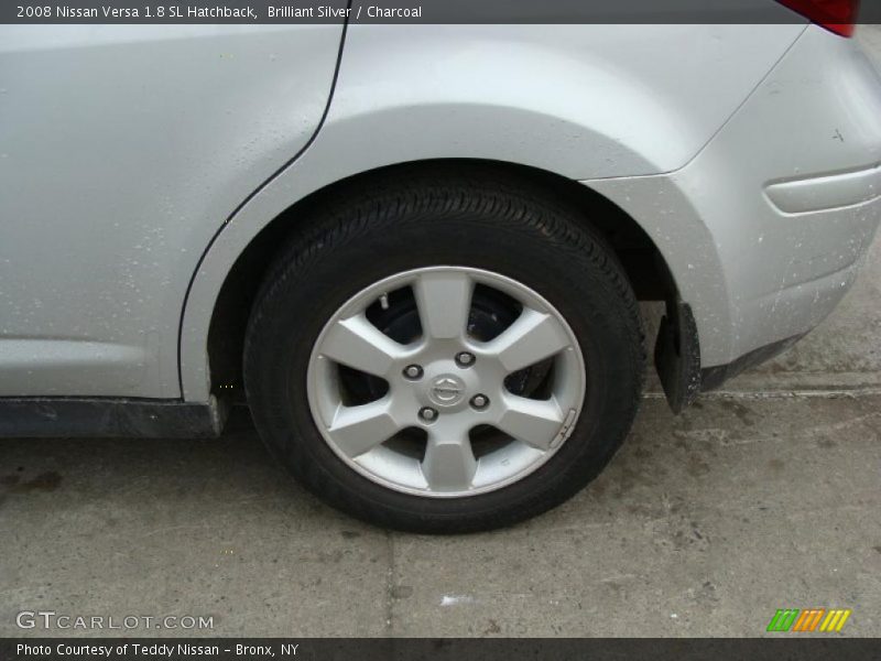 Brilliant Silver / Charcoal 2008 Nissan Versa 1.8 SL Hatchback