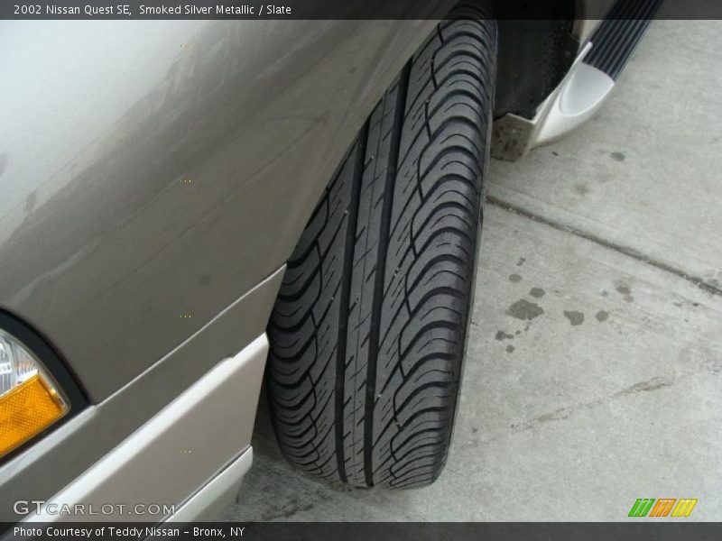 Smoked Silver Metallic / Slate 2002 Nissan Quest SE