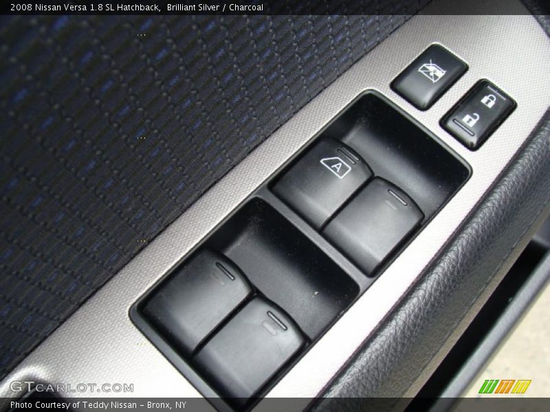 Brilliant Silver / Charcoal 2008 Nissan Versa 1.8 SL Hatchback