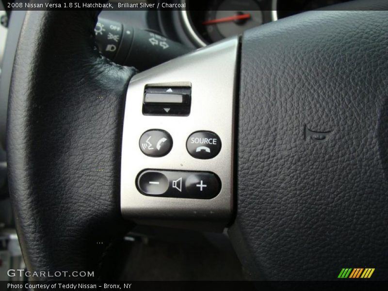 Brilliant Silver / Charcoal 2008 Nissan Versa 1.8 SL Hatchback