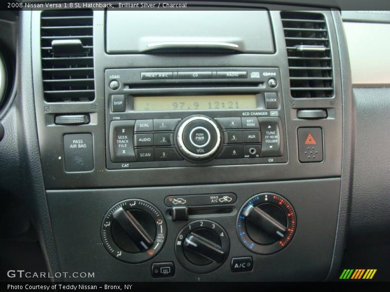 Brilliant Silver / Charcoal 2008 Nissan Versa 1.8 SL Hatchback