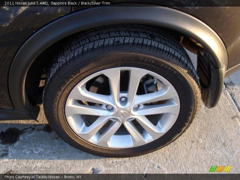 Sapphire Black / Black/Silver Trim 2011 Nissan Juke S AWD
